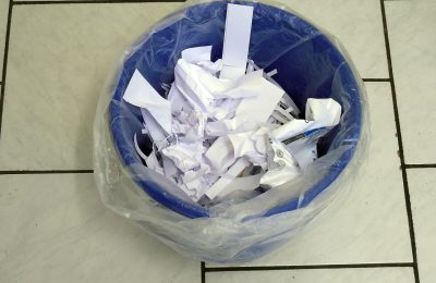 Wat mag er allemaal bij papierafval?